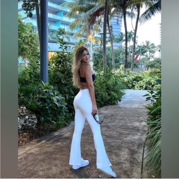ALO Yoga Pants - ALO YOGA Airbrush High-Waist Flutter Legging split hem white Size Small